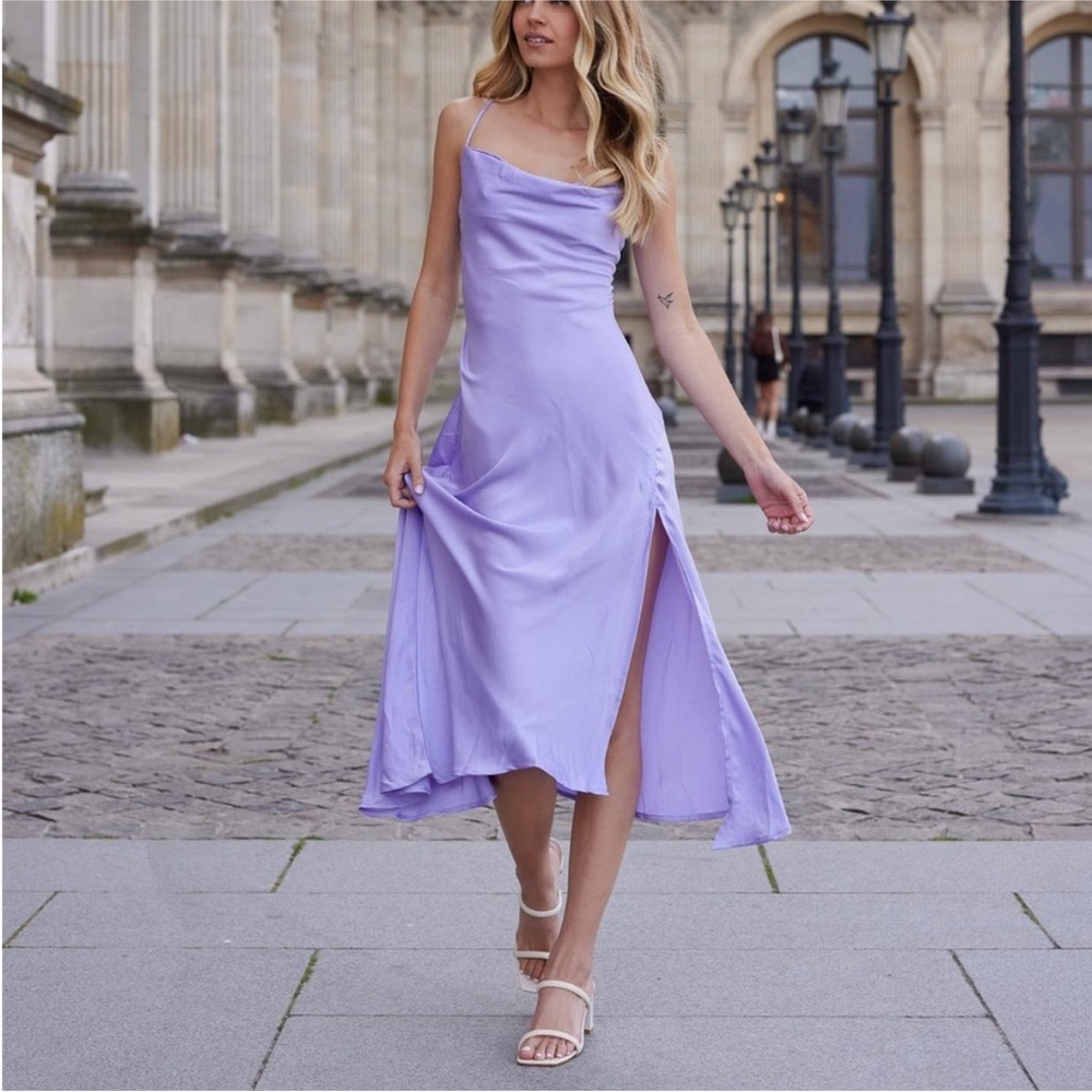 ASTR GAIA MIDI DRESS in Purple Pop